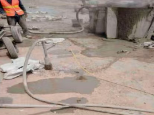 沈丘水泥混凝土路面板底注浆技术 路面脱空注浆整治方案